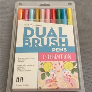 Dual brush pens